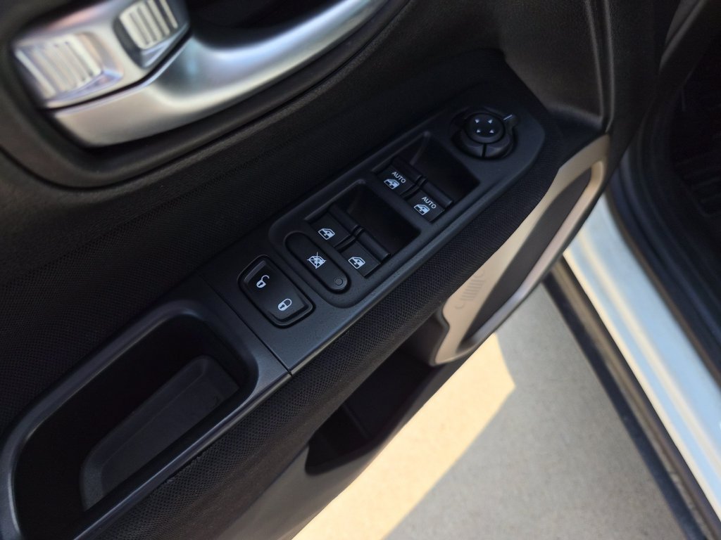 Used 2016 Jeep Renegade Sport w/ Power & Air Group FWD image 18
