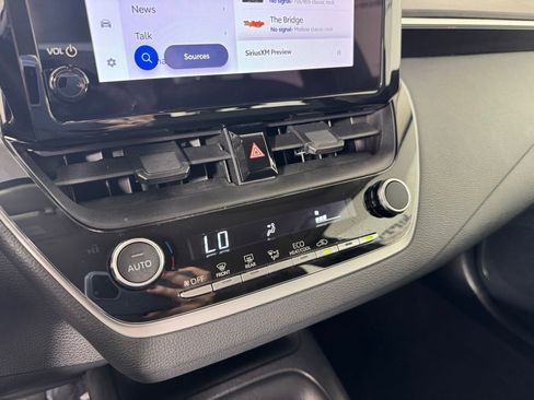 Used 2025 Toyota Corolla LE image 16