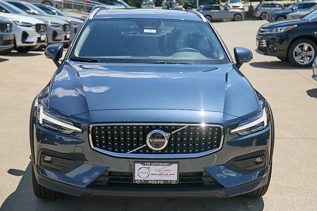 New 2026 Volvo V60 B5 Cross Country Plus w/ Climate Package AWD/4WD image 5