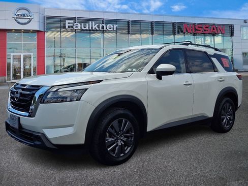 Certified 2023 Nissan Pathfinder SV w/ SV Premium Package AWD/4WD image 3