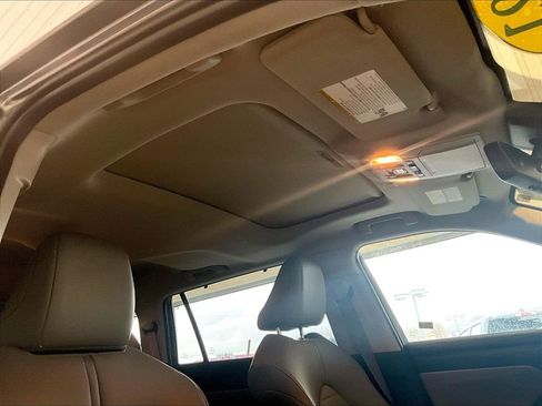 Used 2021 Toyota Highlander XLE AWD/4WD image 23