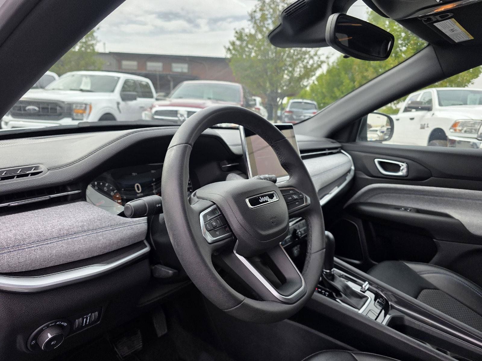 Used 2023 Jeep Compass Latitude AWD/4WD image 8