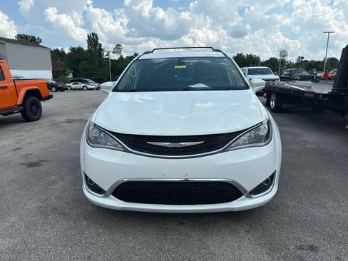 Used 2017 Chrysler Pacifica Touring-L image 3