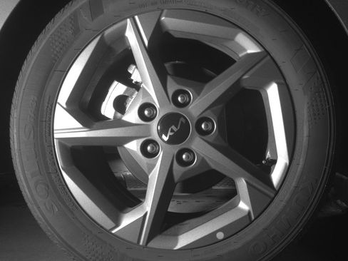 Used 2025 Kia K4 LXS image 15