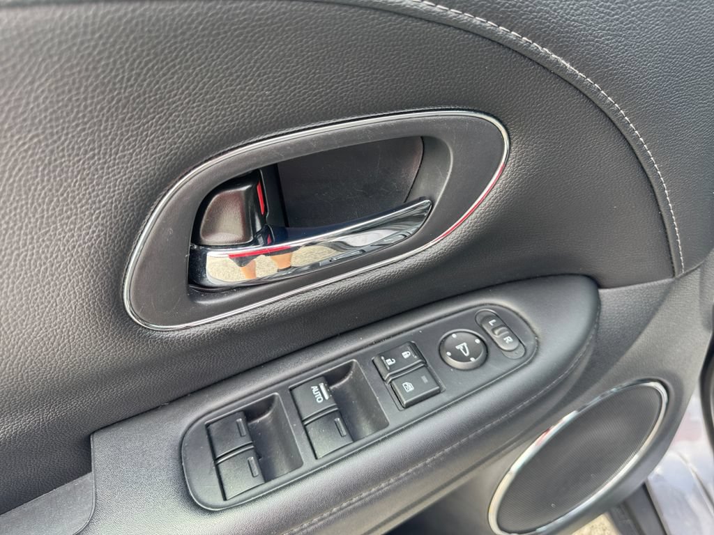 Used 2018 Honda HR-V EX-L image 11