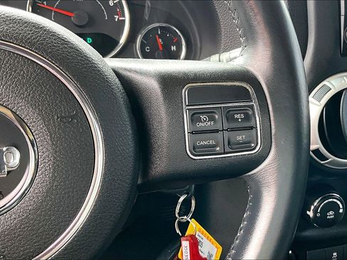 Used 2015 Jeep Wrangler Unlimited Rubicon w/ Connectivity Group image 19