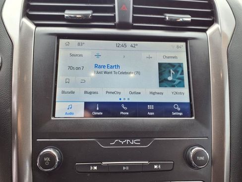 Used 2019 Ford Fusion SEL FWD image 16