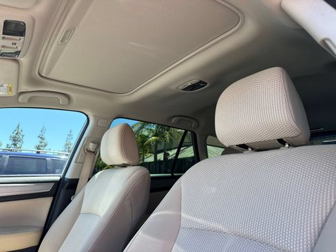Used 2019 Subaru Outback 2.5i Premium w/ Popular Package #2 AWD/4WD image 3