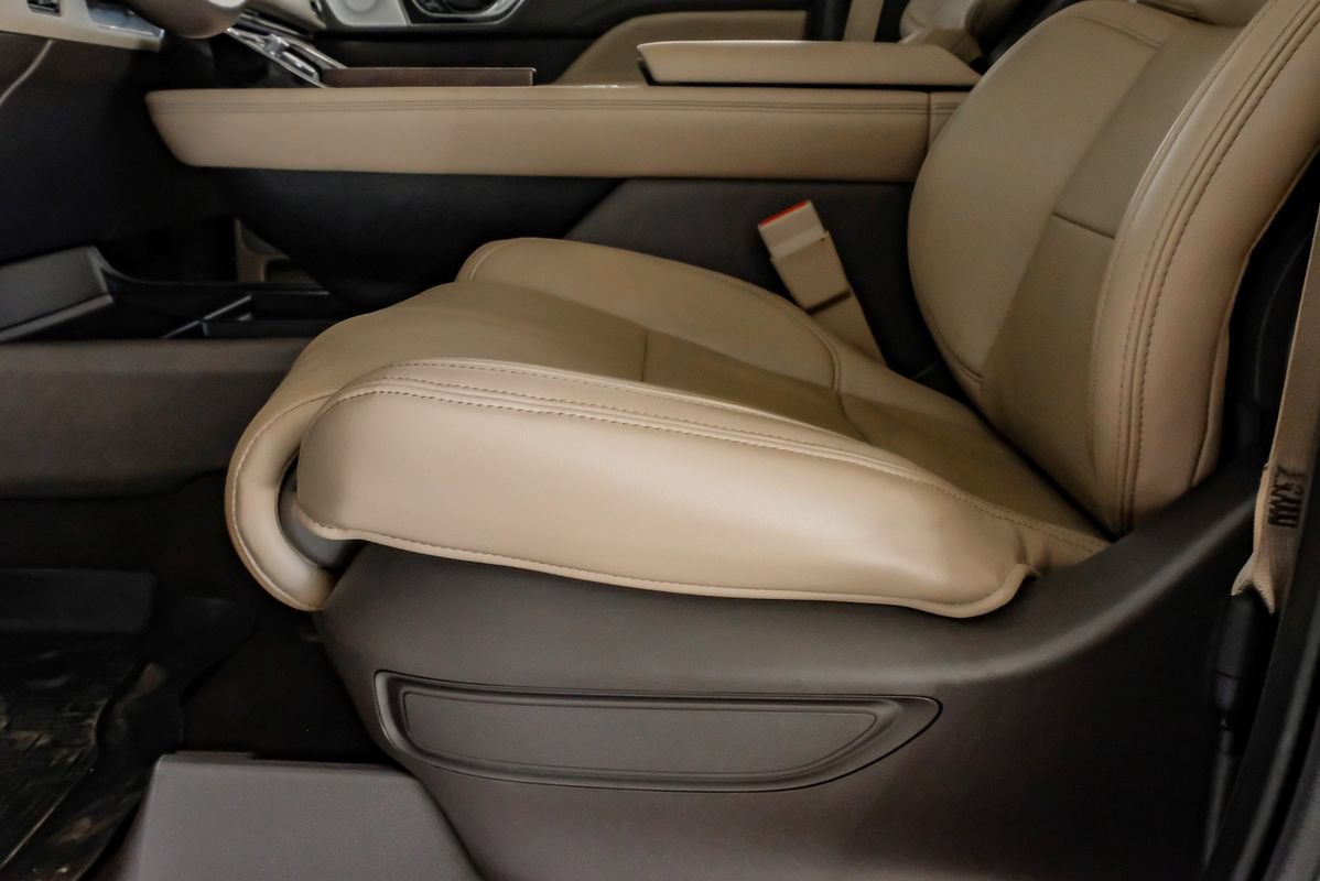 Used 2023 Lincoln Navigator L Reserve AWD/4WD image 29
