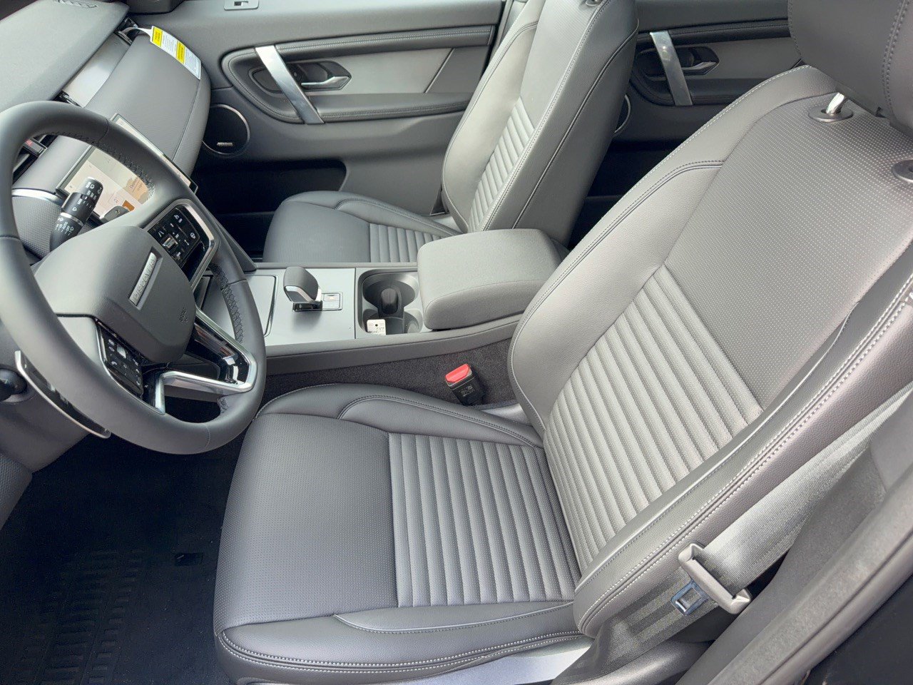 New 2026 Land Rover Discovery Sport Landmark AWD/4WD image 5