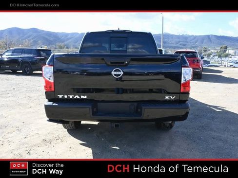Used 2024 Nissan Titan SV w/ SV Convenience Package image 6