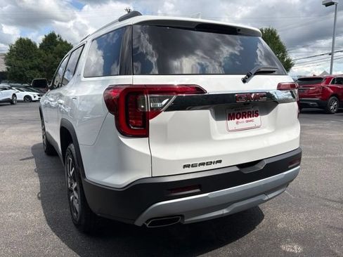 Used 2023 GMC Acadia SLE w/ Driver Convenience Package FWD image 3