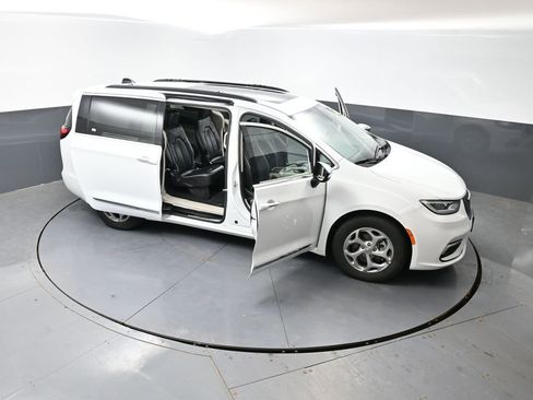 Used 2023 Chrysler Pacifica Limited image 62