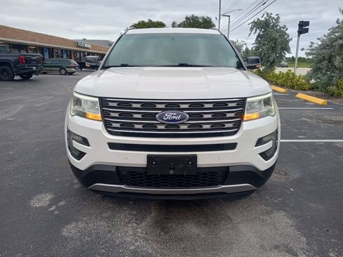 Used 2016 Ford Explorer XLT w/ Equipment Group 202A FWD image 2
