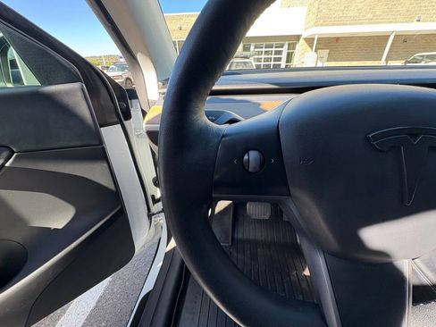 Used 2022 Tesla Model Y Long Range AWD/4WD image 15