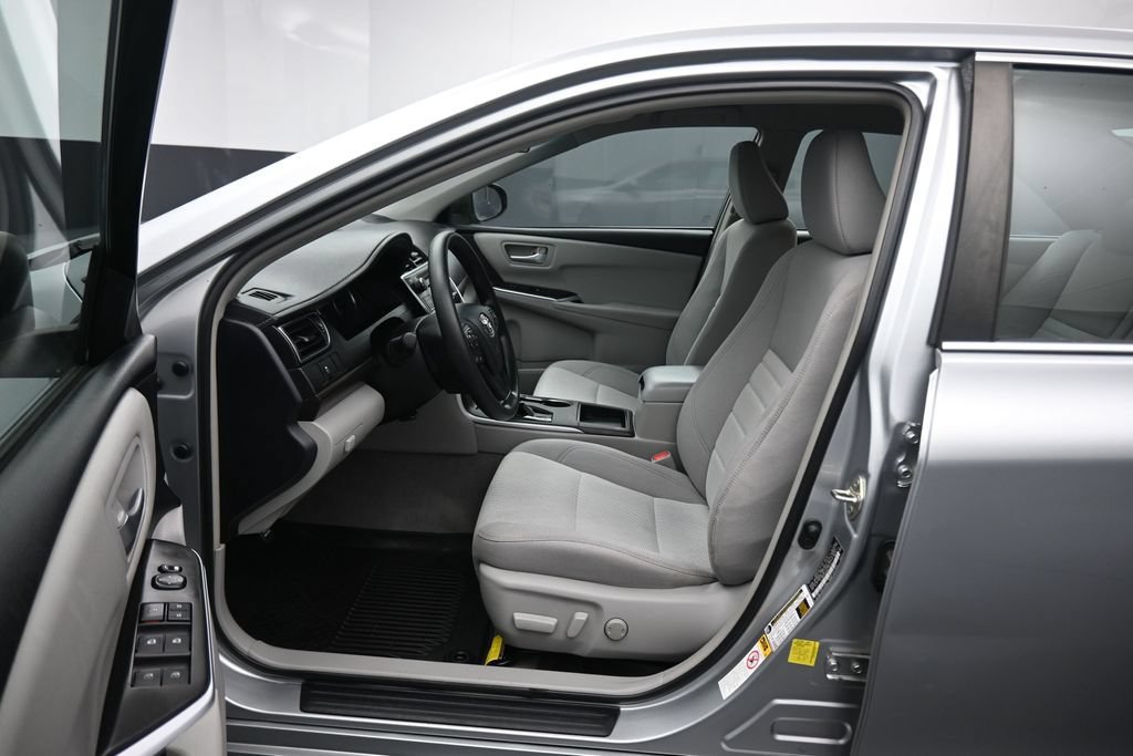 Used 2017 Toyota Camry LE FWD image 11
