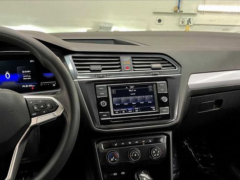 Used 2022 Volkswagen Tiguan S image 9