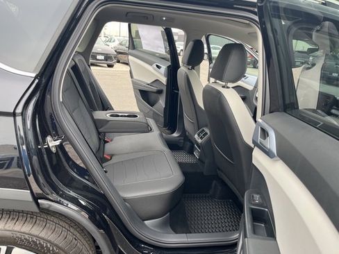 New 2025 Volkswagen Taos SE image 21