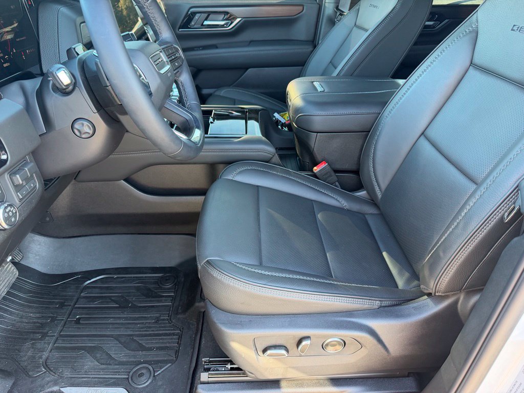 Used 2026 GMC Yukon Denali w/ Denali Reserve Package AWD/4WD image 14