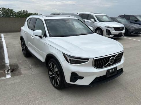Used 2024 Volvo XC40 B5 Plus w/ Protection Package Premier AWD/4WD image 3