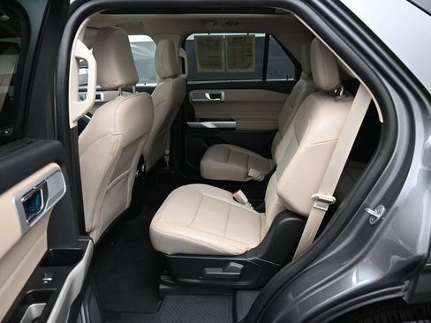 Used 2022 Ford Explorer Limited w/ Equipment Group 301A AWD/4WD image 30