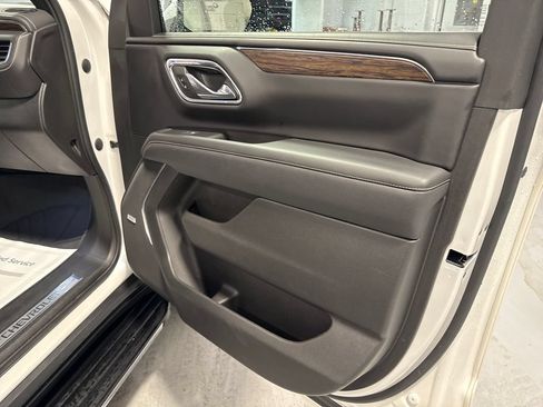 Used 2023 Chevrolet Tahoe Premier AWD/4WD image 39