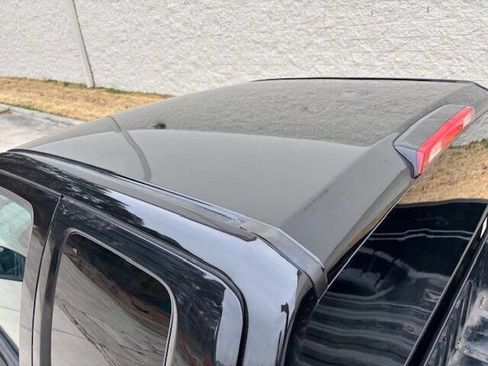 Used 2015 Nissan Frontier S image 16