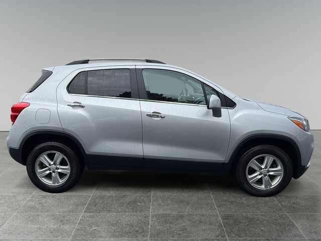 Used 2020 Chevrolet Trax LT w/ LT Convenience Package AWD/4WD image 6