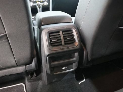 Used 2024 Volkswagen Taos SE FWD image 28