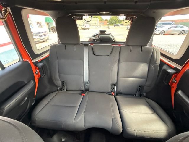 Used 2018 Jeep Wrangler Unlimited Sahara w/ Safety Group AWD/4WD image 16