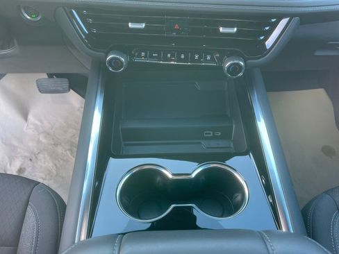 Used 2025 Chevrolet Suburban LS image 17