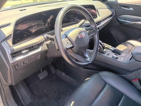 Used 2025 Cadillac XT4 Premium Luxury FWD image 9