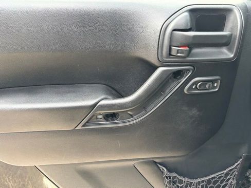 Used 2015 Jeep Wrangler Unlimited Sahara w/ Connectivity Group image 14