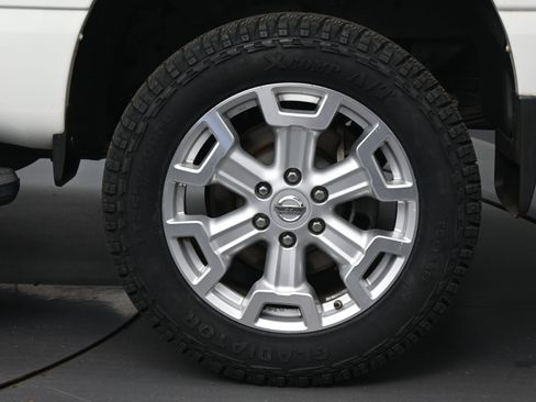 Used 2019 Nissan Titan SV w/ SV Convenience Package image 23