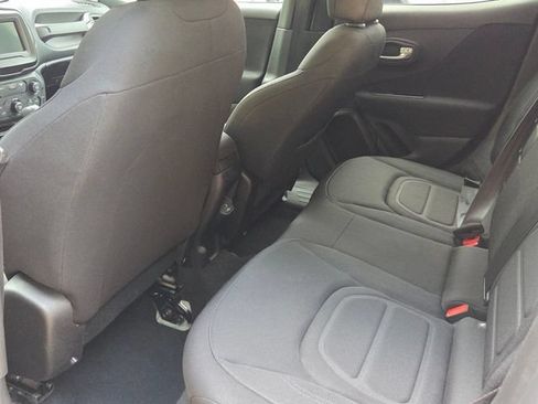 Used 2020 Jeep Renegade Latitude FWD image 7