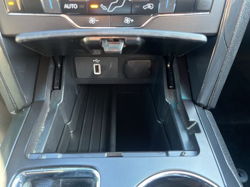 Used 2017 Ford Explorer XLT w/ Equipment Group 202A image 31