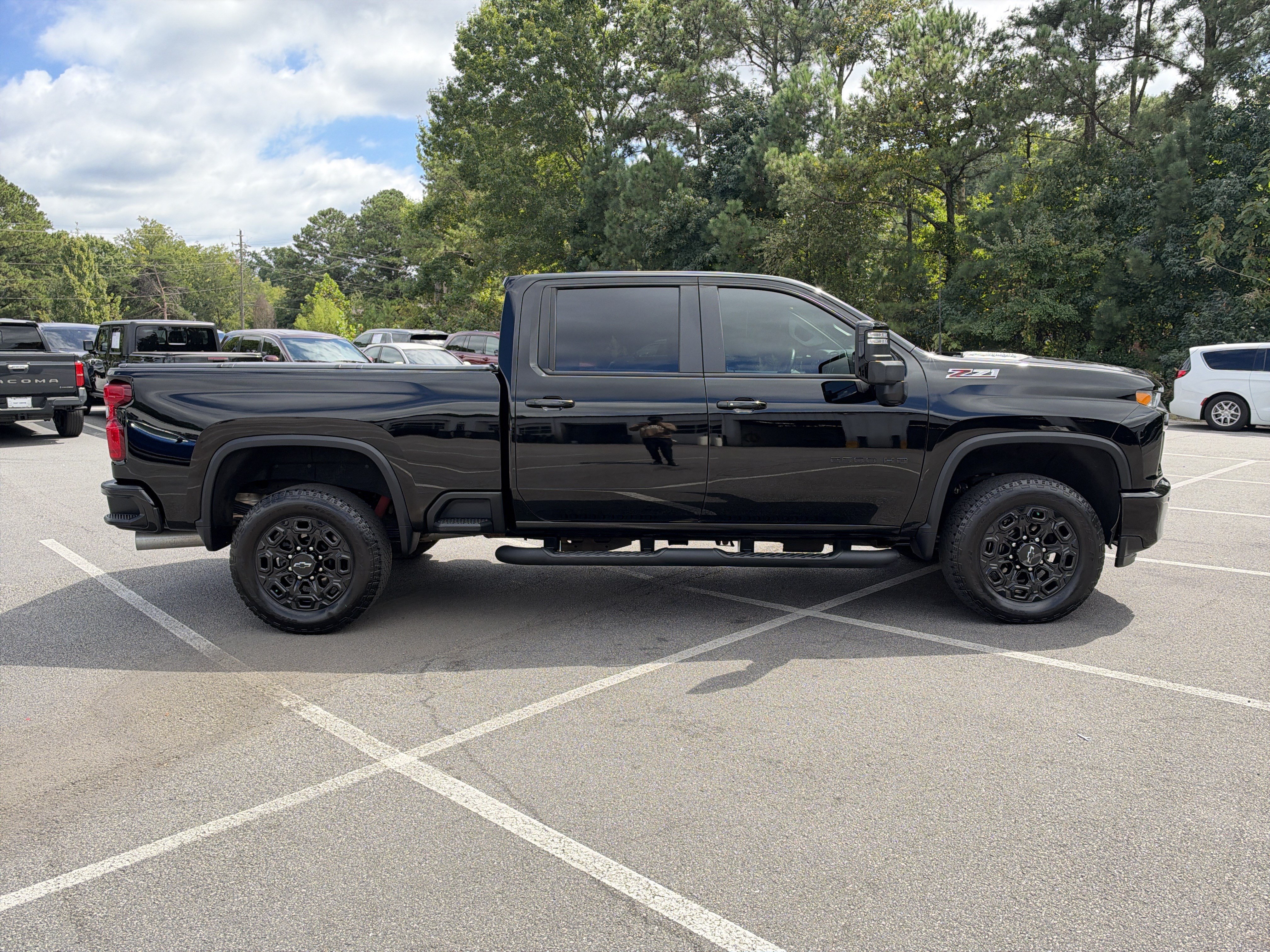 Used 2023 Chevrolet Silverado 2500 LT w/ Midnight Edition AWD/4WD image 9