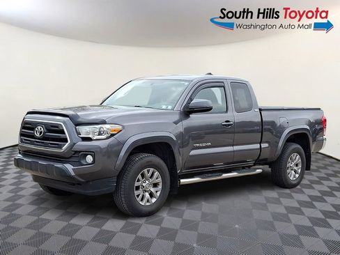 Used 2016 Toyota Tacoma SR5 w/ SR5 Appearance Package (SN) image 3
