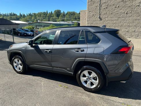 Used 2020 Toyota RAV4 XLE image 7
