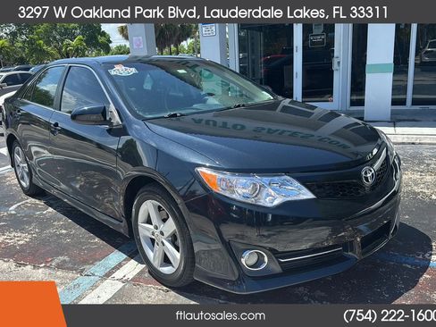 Used 2012 Toyota Camry SE w/ Leather Pkg FWD image 12