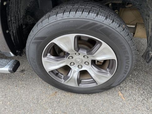 Used 2019 RAM 1500 Laramie image 10