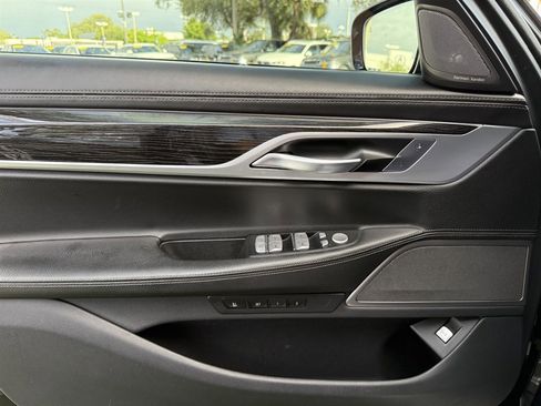 Used 2019 BMW 740i w/ Executive Package image 31
