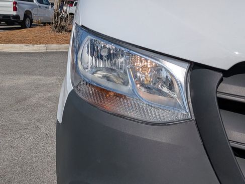 Used 2024 Mercedes-Benz Sprinter 2500 image 11