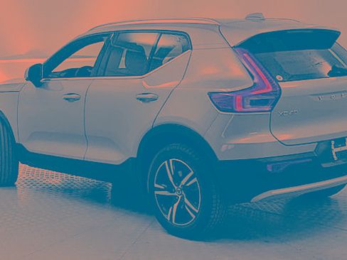 Used 2024 Volvo XC40 B5 Core AWD/4WD image 4