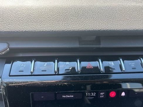 Used 2023 Jeep Grand Cherokee Laredo image 24