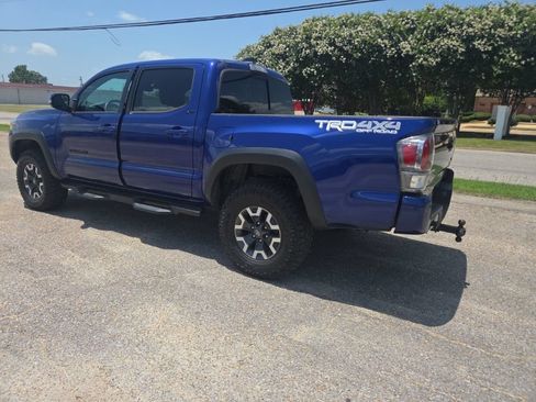 Used 2023 Toyota Tacoma TRD Off-Road w/ TRD Premium Off Road Package AWD/4WD image 11