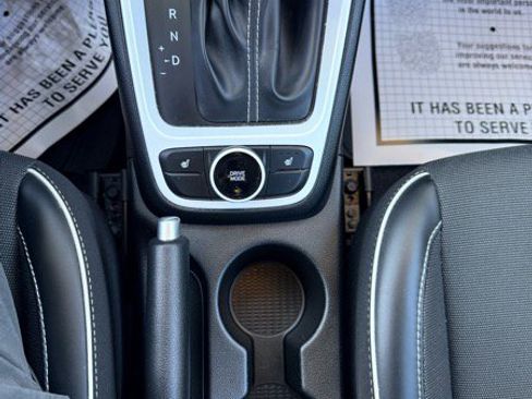 Used 2023 Hyundai Venue Limited image 17