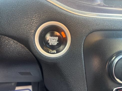 Used 2018 Dodge Charger SXT w/ Blacktop Package image 29