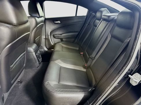 Used 2019 Dodge Charger SXT image 11