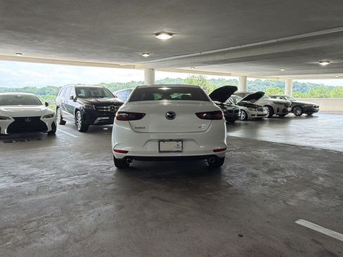 Used 2019 MAZDA MAZDA3 Sedan FWD image 9